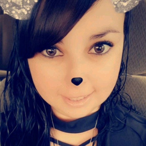 Profile Picture of Jamie Mickle (@jamie_90) on Poshmark