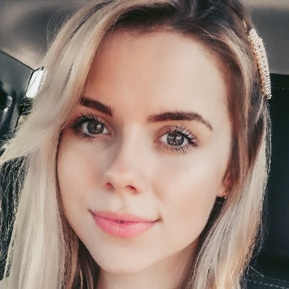 Profile Picture of Danielle Stith (@dlstith99) on Poshmark