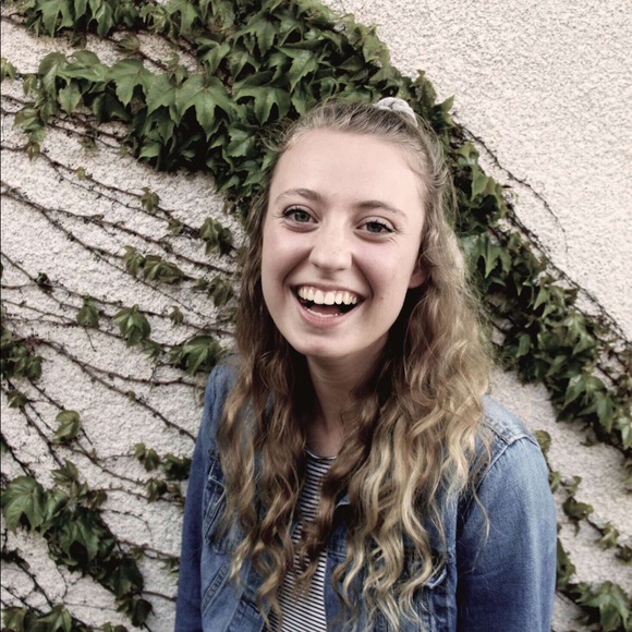 Profile Picture of Brittany Teachout (@btswizzle) on Poshmark