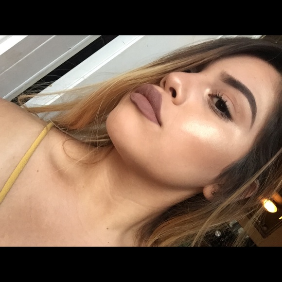 Profile Picture of Ivy Vargas (@ivvyvaargas) on Poshmark