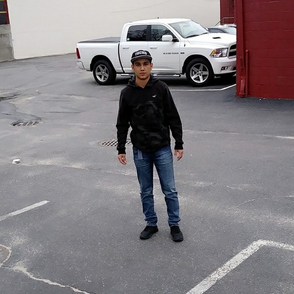 Profile Picture of Yoel Antunez (@yoelantunez) on Poshmark