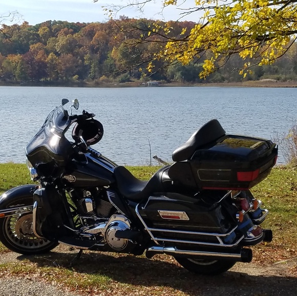 Profile Picture of Ron Watts (@fordrat071) on Poshmark