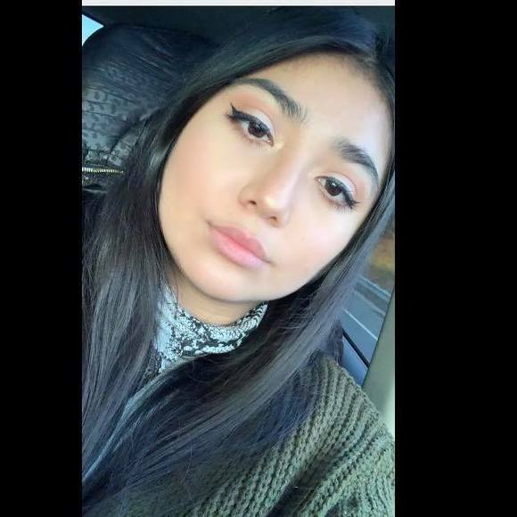Profile Picture of Solange Sanchez (@solsanz95) on Poshmark