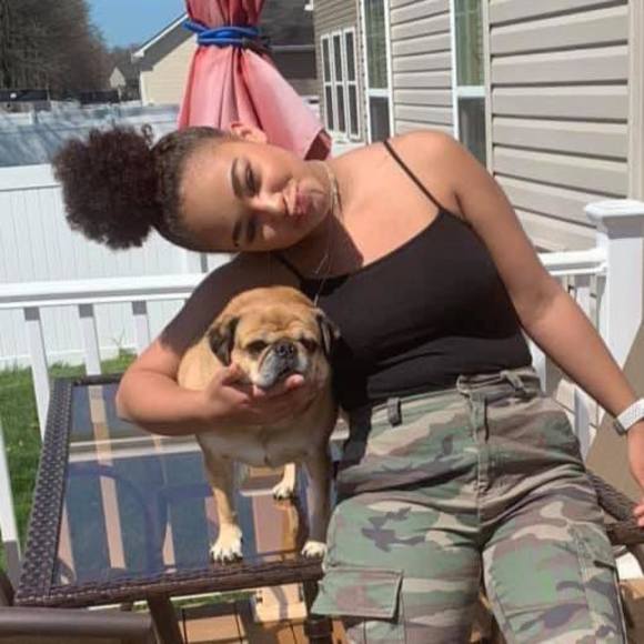 Profile Picture of Kiersten Young (@kiersten_janae) on Poshmark