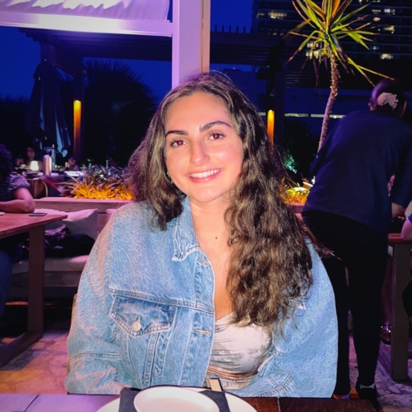 Profile Picture of Aphrodite Dimopoulos (@aphrodite_dimop) on Poshmark