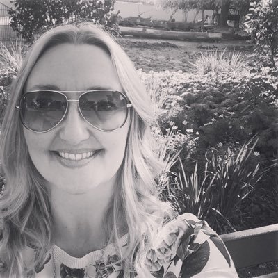 Profile Picture of Maxine Howe (@maxineidentity) on Twitter