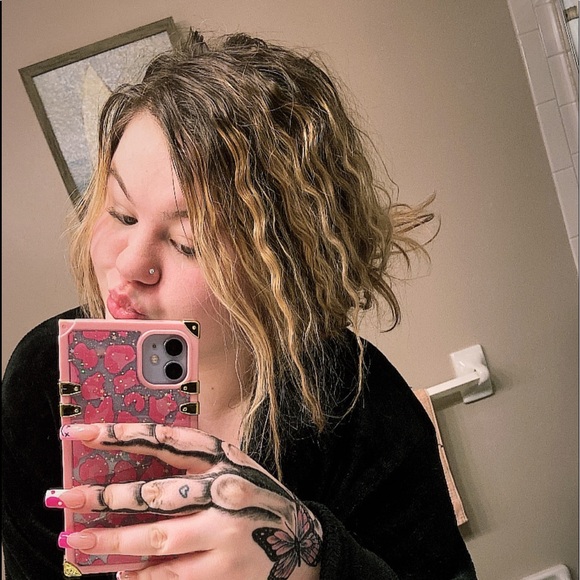 Profile Picture of Tayler Schewene (@taytay6114) on Poshmark