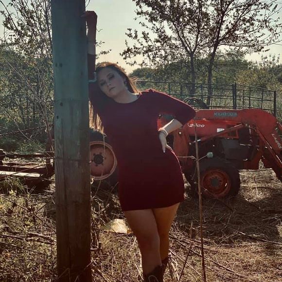 Profile Picture of Haley Hines (@haleyhines755) on Poshmark