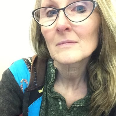 Profile Picture of Vivian Schultz (@vschultzart) on Twitter