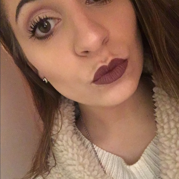 Profile Picture of Stephanie Masullo (@stephmasullo) on Poshmark