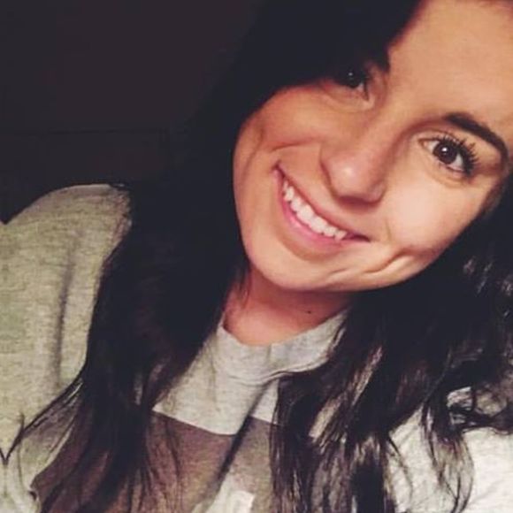 Profile Picture of Mackenzie Bean (@mackenzie_bean) on Poshmark