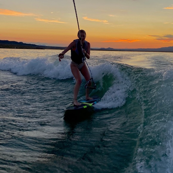 Profile Picture of Hailey Barlow (@haileybarlow792) on Poshmark