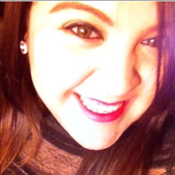 Profile Photo of Melissa Diaz (@mels_2405) on Poshmark