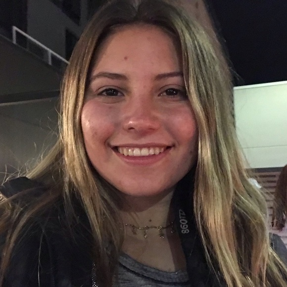 Profile Picture of Tabitha Holtkamp (@tabithaa_h) on Poshmark