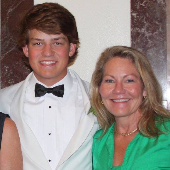 Profile Picture of Michelle Slatten (@little1046) on Poshmark