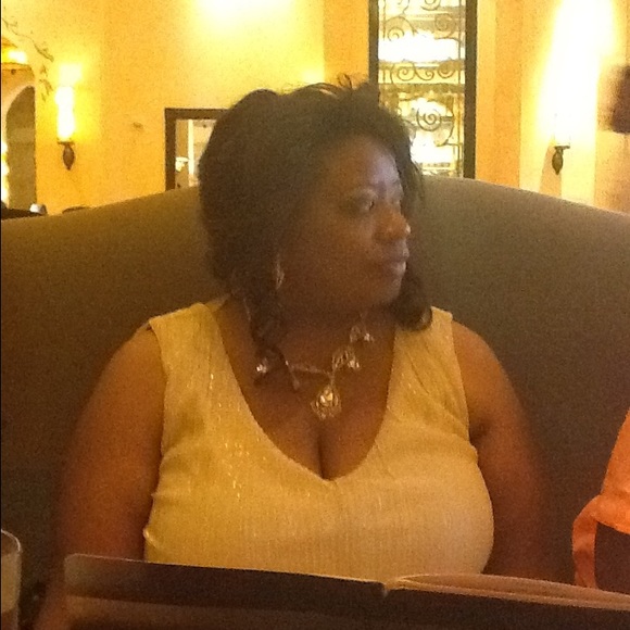 Profile Picture of Tamara Busby (@tambusby) on Poshmark