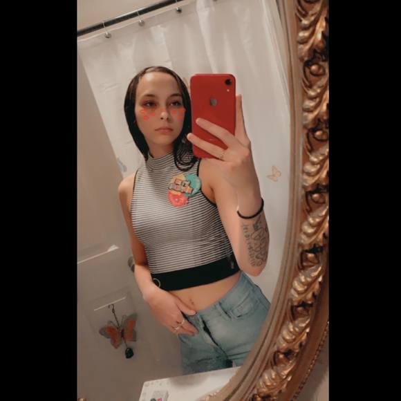 Profile Picture of Alaira Robinson (@alairarobinson) on Poshmark