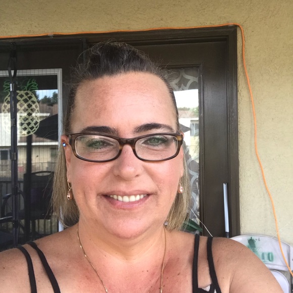 Profile Picture of Shannon Rainero (@rainero15) on Poshmark