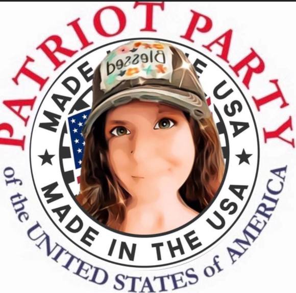 Profile Picture of Laura Daniels (@ljsemail77) on Poshmark