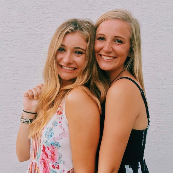 Profile Picture of Alexis Clapper (@alclapper) on Poshmark