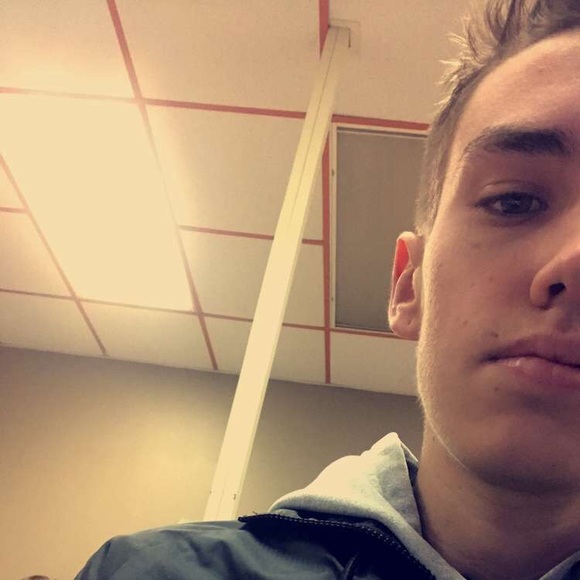 Profile Picture of Alex Hanna (@alexh1297) on Poshmark