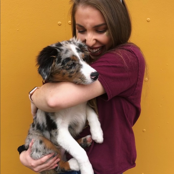 Profile Picture of Alyssa Cassiere (@alycassiere) on Poshmark