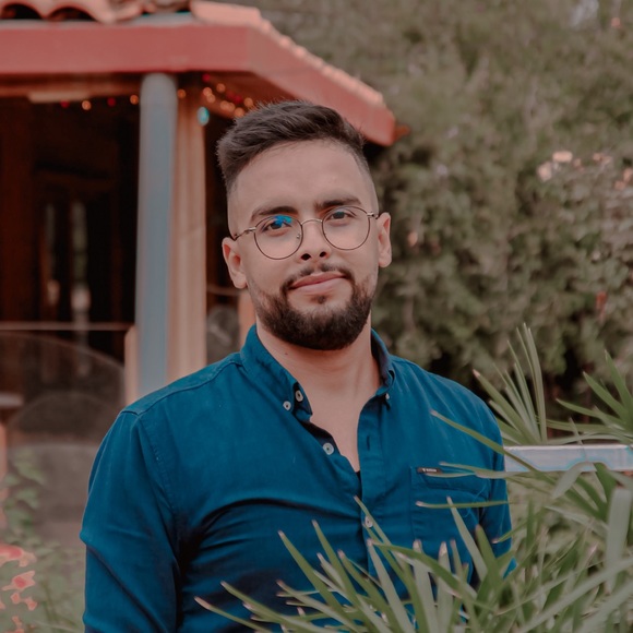 Profile Picture of Ayman Frix (@aymanfrix) on Poshmark