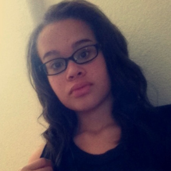 Profile Picture of Jenea Perez (@jeneas_closet) on Poshmark