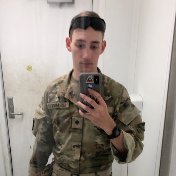 Profile Picture of David Medlin (@davidlm1996) on Poshmark