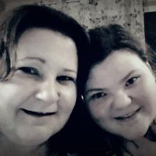 Profile Picture of Joanne&Felicia Hurd (@jobuzz22) on Twitter
