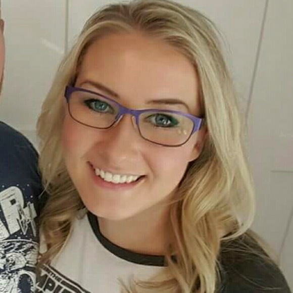 Profile Picture of Melissa Gauruder (@mgauruder) on Poshmark