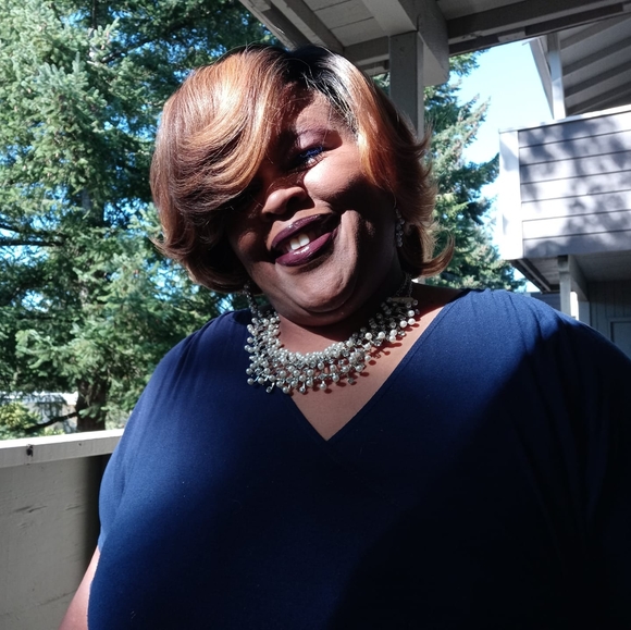 Profile Picture of Vanda Jones (@vandajones21) on Poshmark