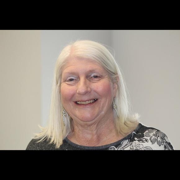 Profile Picture of Marsha Hendrix (@mushhendrix) on Poshmark