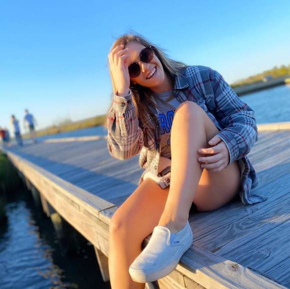 Profile Picture of Olivia Bronkema (@olivia_bronkema) on Poshmark