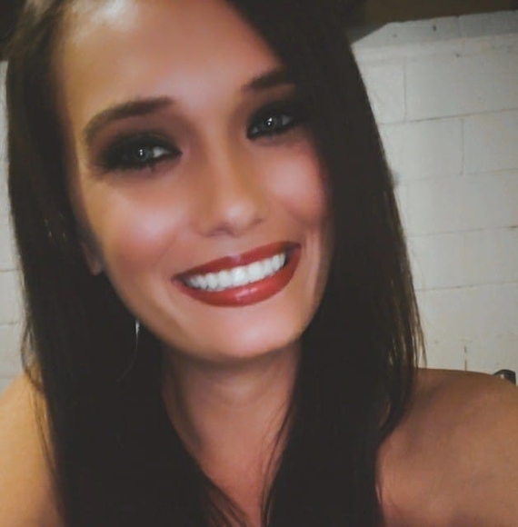 Profile Picture of Chelsea Neely (@cneely112092) on Poshmark