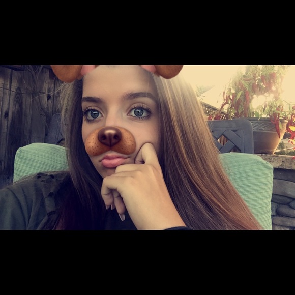 Profile Picture of Olivia Clair (@oliviamcgee32) on Poshmark