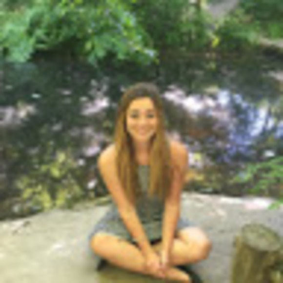 Profile Picture of Nicole Scartozzi (@ns4239) on Poshmark