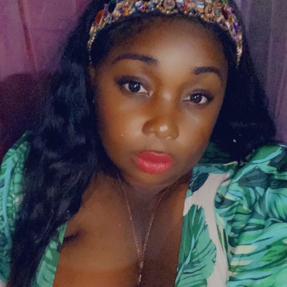 Profile Picture of Sharrayanne Gardener (@sharrayanneg) on Poshmark