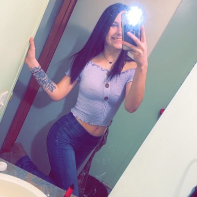 Profile Picture of Melanie Kerns (@MelanieJeanK) on Twitter