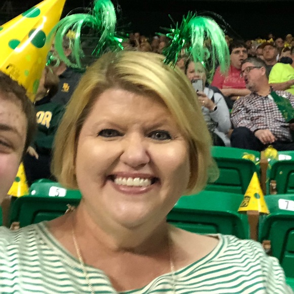 Profile Picture of Shelley Neimer (@shelleyneimer) on Poshmark