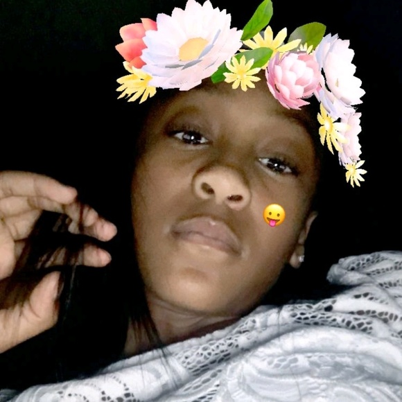 Profile Picture of Shantel Brydson (@shannyb120) on Poshmark
