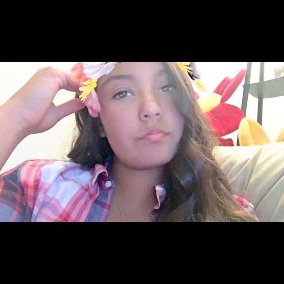 Profile Picture of Maddie Peetz (@maddiepeetz26) on Poshmark