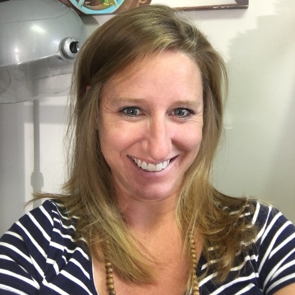 Profile Picture of Emily Groothuis (@emilygroothuis) on Poshmark