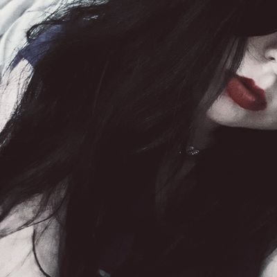 Profile Picture of Niemand (@ScherbenMond) on Twitter