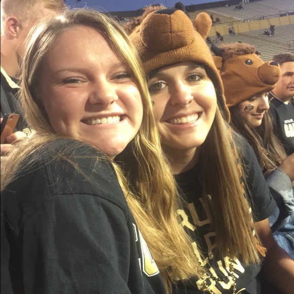 Profile Picture of Kate Reutzel (@katereut) on Poshmark