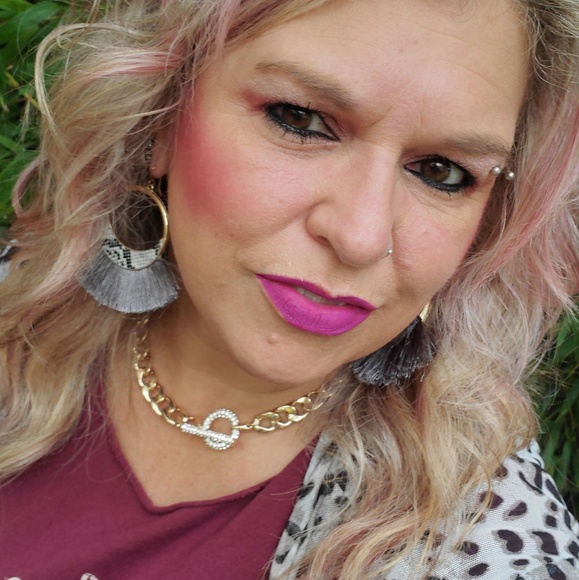 Profile Picture of Jayna Swarthout (@jayna_swarthout) on Poshmark