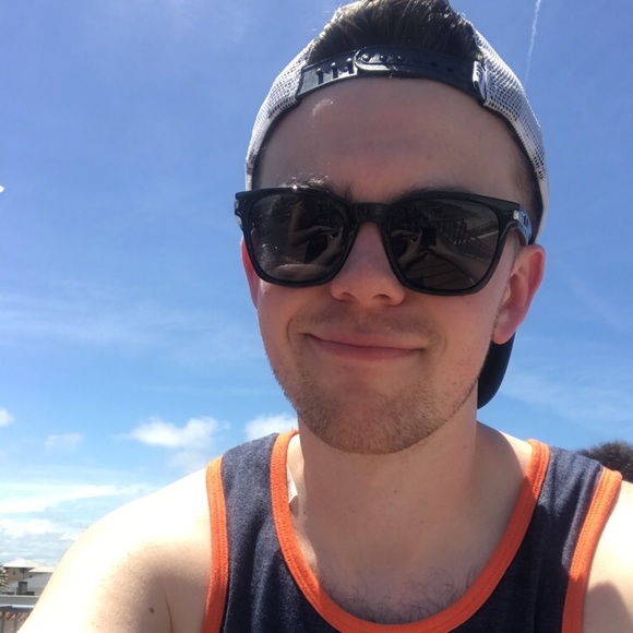 Profile Picture of Andrew Evers (@the_eves) on Poshmark