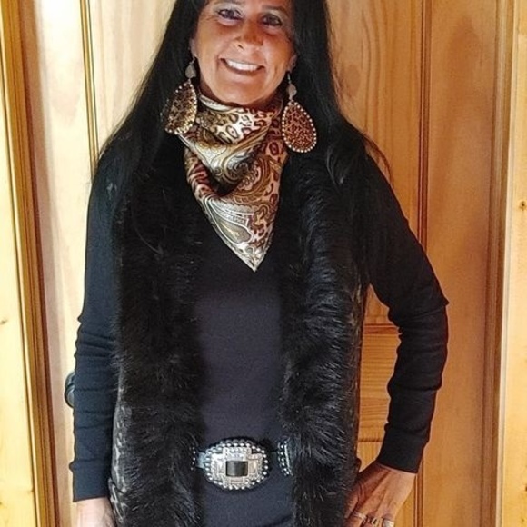 Profile Picture of Laura Ankney (@lankney63) on Poshmark