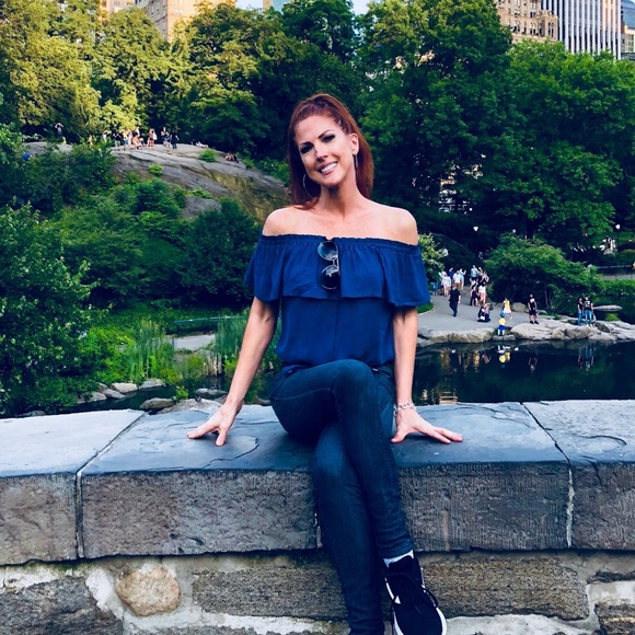 Profile Picture of Dawne Baird (@sharlenebaird) on Poshmark