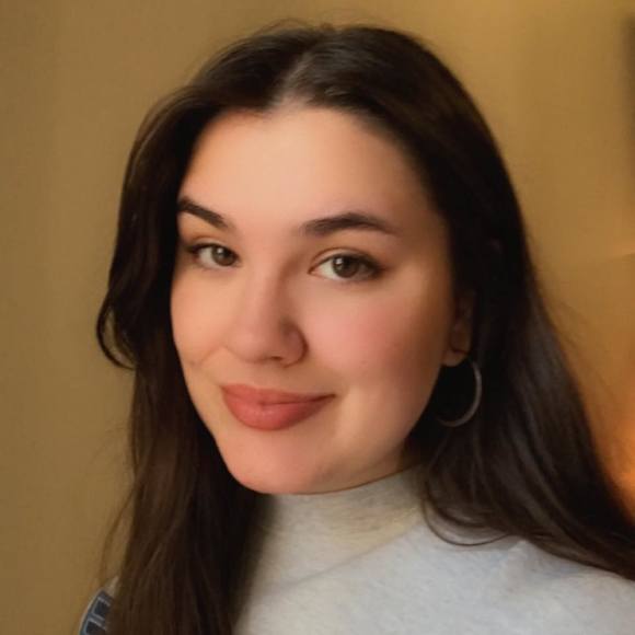 Profile Picture of Anna Radley (@missredcoat) on Poshmark